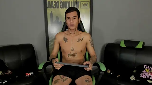 Snapshot of jamesinked_ chatting on 03.08.25 jamesinked online show from 03.08.25