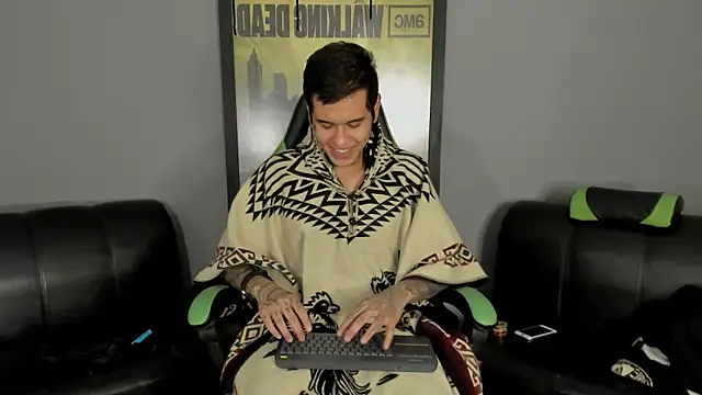 Snapshot of jamesinked_ chatting on 03.10.25 jamesinked online show from 03.10.25