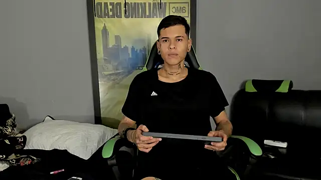 Snapshot of jamesinked_ chatting on 03.12.25 jamesinked online show from 03.12.25