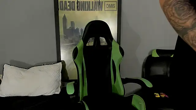 Snapshot of jamesinked_ chatting on 03.13.25 jamesinked online show from 03.13.25