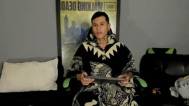 Snapshot of jamesinked_ chatting on 03.19.25 jamesinked online show from 03.19.25