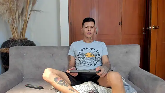 Snapshot of jamesinked_ chatting on 11.09.25 jamesinked online show from 11.09.25