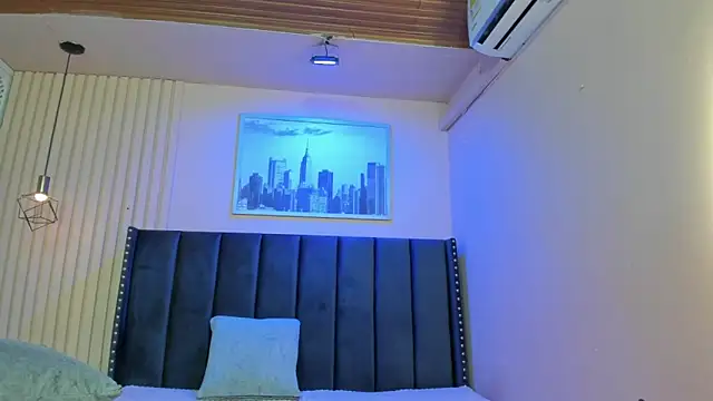 Snapshot of viiolett_lee chatting on 02.15.26 viiolett lee online show from 02.15.26