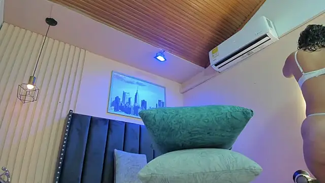 Snapshot of viiolett_lee chatting on 02.26.26 viiolett lee online show from 02.26.26