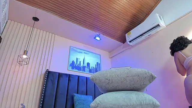 Snapshot of viiolett_lee chatting on 02.27.26 viiolett lee online show from 02.27.26