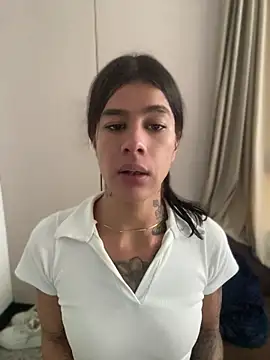 Snapshot of daniigarcia chatting on 04.17.26 daniigarcia online show from 04.17.26