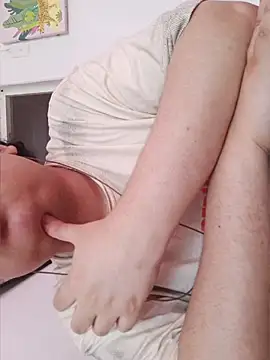 Snapshot of beautiful_hands_ chatting on 04.27.26 beautiful hands online show from 04.27.26