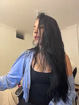  miaquevedo  online show from 04.28.26
