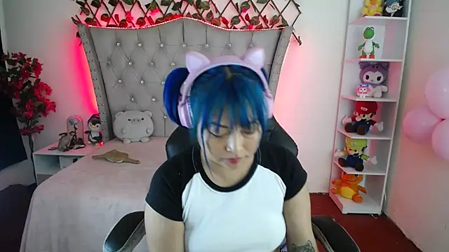 Shaddycute  online show from 12.23.24