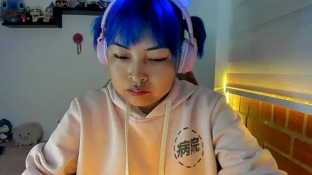 Shaddycute  online show from 10.21.25