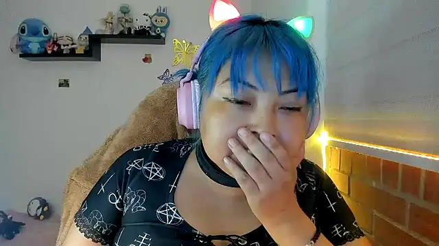 Shaddycute  online show from 11.25.25