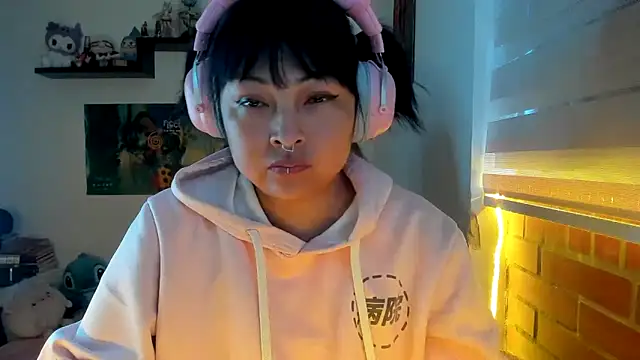 Snapshot of Shaddycute_ chatting on 02.23.26 Shaddycute online show from 02.23.26
