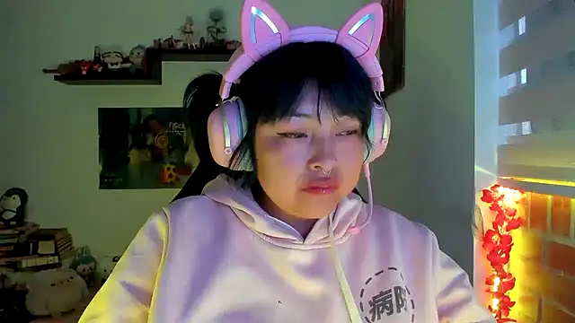 Snapshot of Shaddycute_ chatting on 03.04.26 Shaddycute online show from 03.04.26