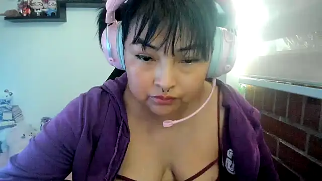 Snapshot of Shaddycute_ chatting on 03.18.26 Shaddycute online show from 03.18.26