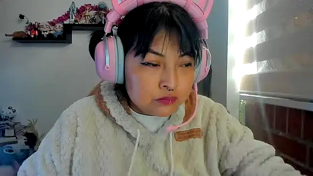 Snapshot of Shaddycute_ chatting on 04.05.26 Shaddycute online show from 04.05.26