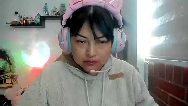 Snapshot of Shaddycute_ chatting on 04.10.26 Shaddycute online show from 04.10.26