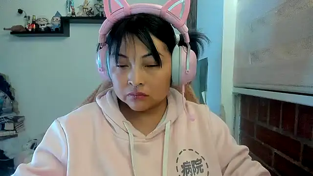 Snapshot of Shaddycute_ chatting on 04.15.26 Shaddycute online show from 04.15.26