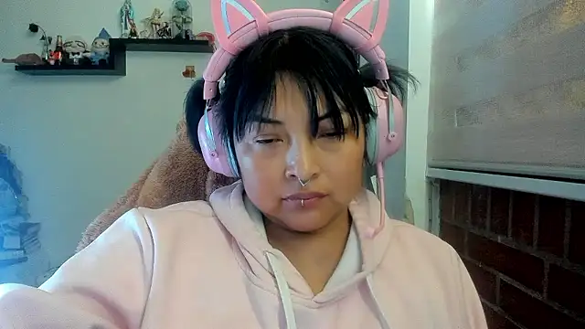 Snapshot of Shaddycute_ chatting on 04.15.26 Shaddycute online show from 04.15.26