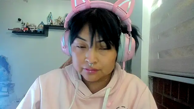 Snapshot of Shaddycute_ chatting on 04.18.26 Shaddycute online show from 04.18.26