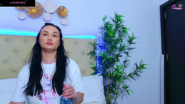 Snapshot of DaliyaArabian chatting on 06.17.26 DaliyaArabian online show from 06.17.26