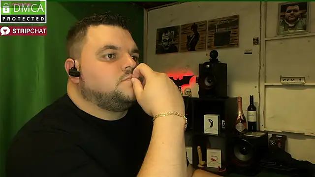 Snapshot of Mikey-HH chatting on 12.09.24 Mikey-HH online show from 12.09.24