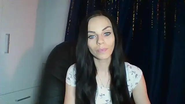 Snapshot of CassieSensual chatting on 10.10.25 CassieSensual online show from 10.10.25