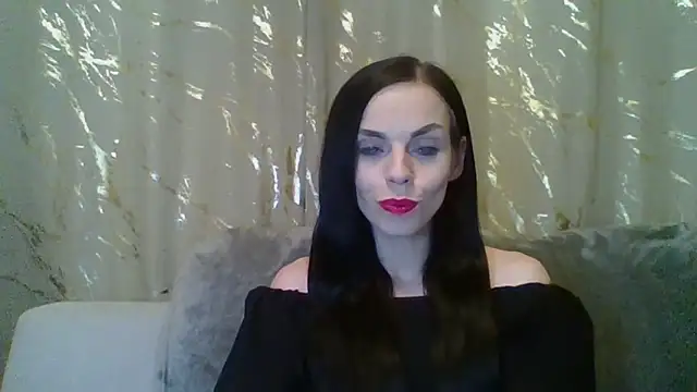 Snapshot of CassieSensual chatting on 12.17.25 CassieSensual online show from 12.17.25