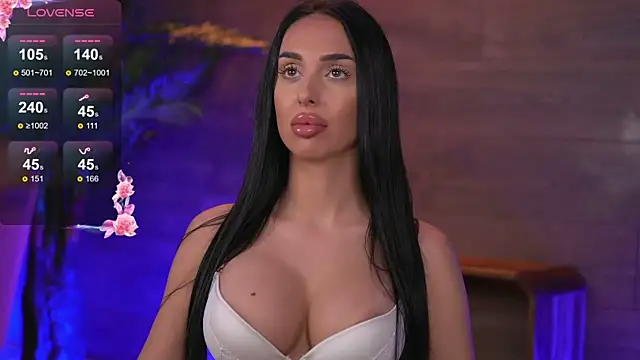 Snapshot of KairaAndrews chatting on 10.26.25 KairaAndrews online show from 10.26.25