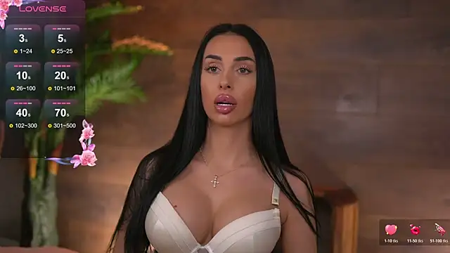 Snapshot of KairaAndrews chatting on 11.13.25 KairaAndrews online show from 11.13.25