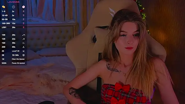 Snapshot of Saillise chatting on 12.23.24 Saillise online show from 12.23.24