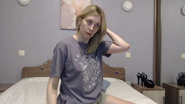 AvelinaLeoni online show from 12.29.24