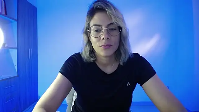 candydowson1 online show from 10.24.25