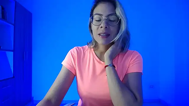 candydowson1 online show from 11.20.25