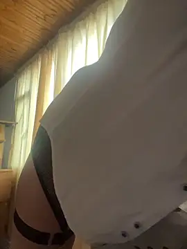 Elle Lee  online show from 11.13.25