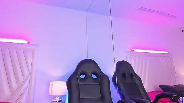 Snapshot of MavyStar chatting on 01.28.25 MavyStar online show from 01.28.25