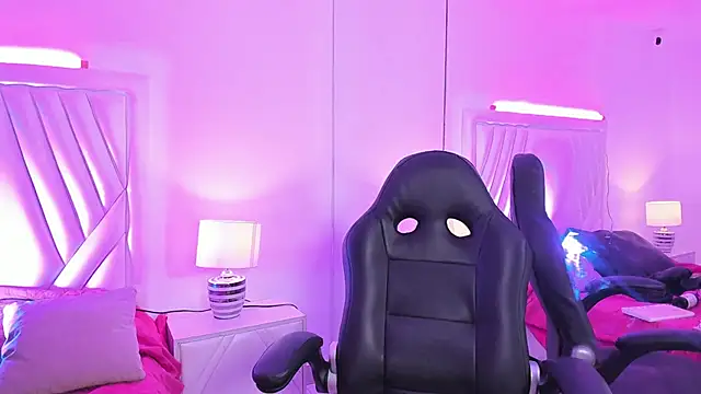 Snapshot of MavyStar chatting on 01.31.25 MavyStar online show from 01.31.25