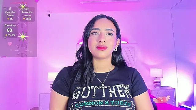 Snapshot of MavyStar chatting on 02.01.25 MavyStar online show from 02.01.25