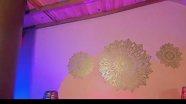 Snapshot of MavyStar chatting on 03.17.25 MavyStar online show from 03.17.25