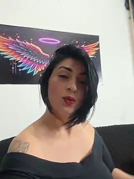 Snapshot of karenlennox1 chatting on 11.25.25 karenlennox1 online show from 11.25.25