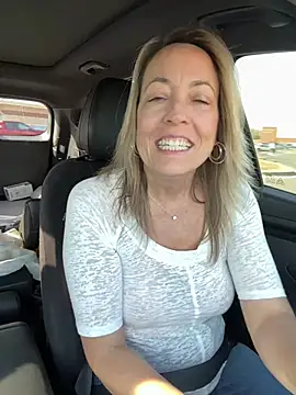 Snapshot of Cherry-red-xo chatting on 03.13.25 Cherry-red-xo online show from 03.13.25