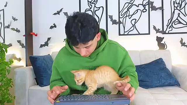 Snapshot of Nicole_and_deam13 chatting on 10.17.25 Nicole and deam13 online show from 10.17.25