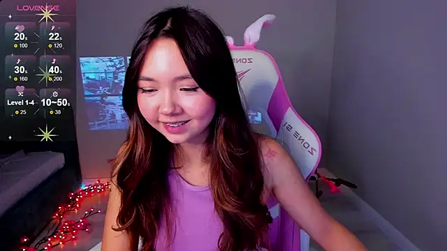 Fluffy Rose online show from 11.03.25