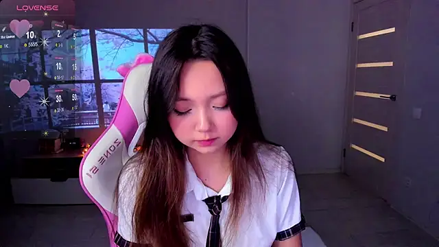 Snapshot of Fluffy_Rose chatting on 11.30.25 Fluffy Rose online show from 11.30.25