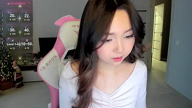 Snapshot of Fluffy_Rose chatting on 12.15.25 Fluffy Rose online show from 12.15.25