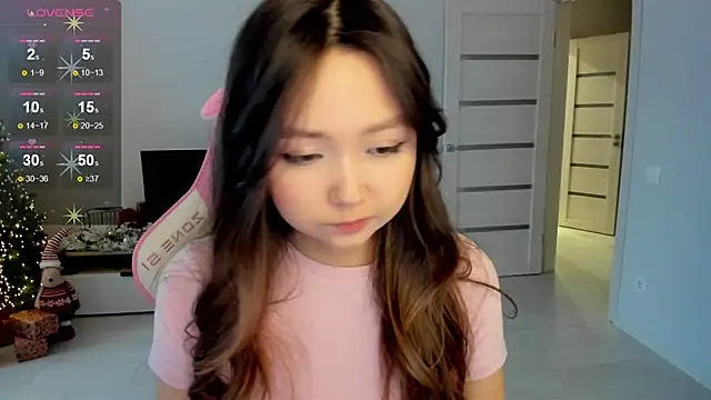 Snapshot of Fluffy_Rose chatting on 12.16.25 Fluffy Rose online show from 12.16.25