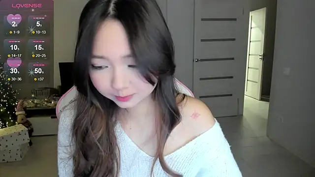 Snapshot of Fluffy_Rose chatting on 12.17.25 Fluffy Rose online show from 12.17.25