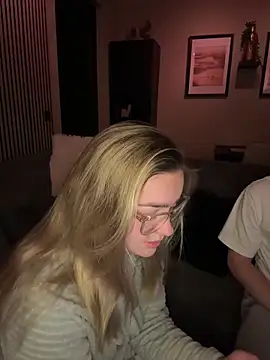 xX HotCouple Xx online show from 09.25.25