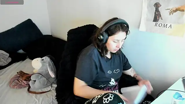 bonnie moon  online show from 04.23.26