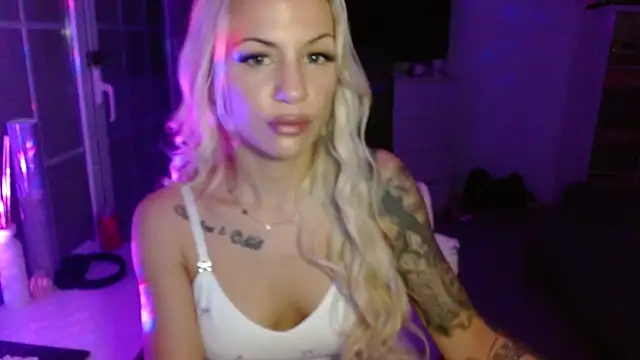 Snapshot of JuicyJanexo chatting on 03.08.26 JuicyJanexo online show from 03.08.26