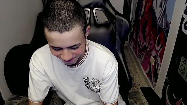 Snapshot of bby_santi chatting on 02.12.25 bby santi online show from 02.12.25